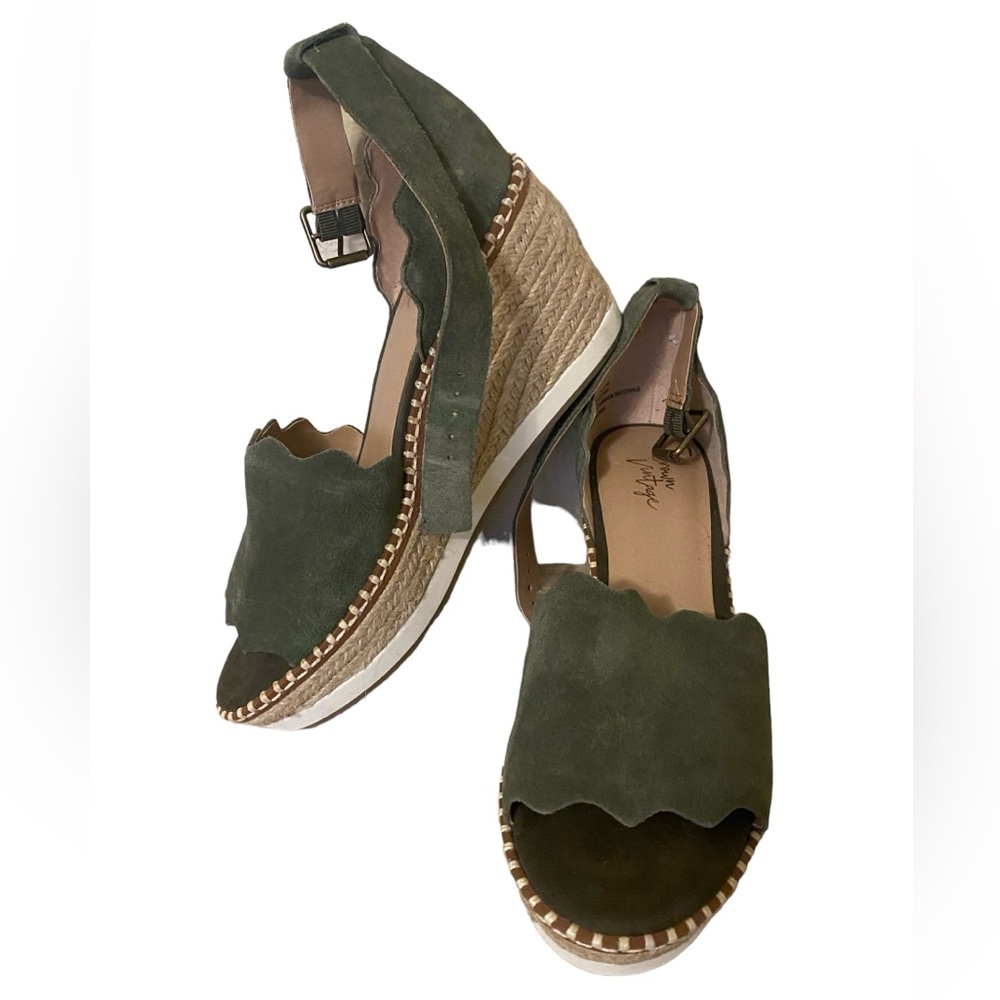 New Crown Vintage Olive Green Wedge 8.5